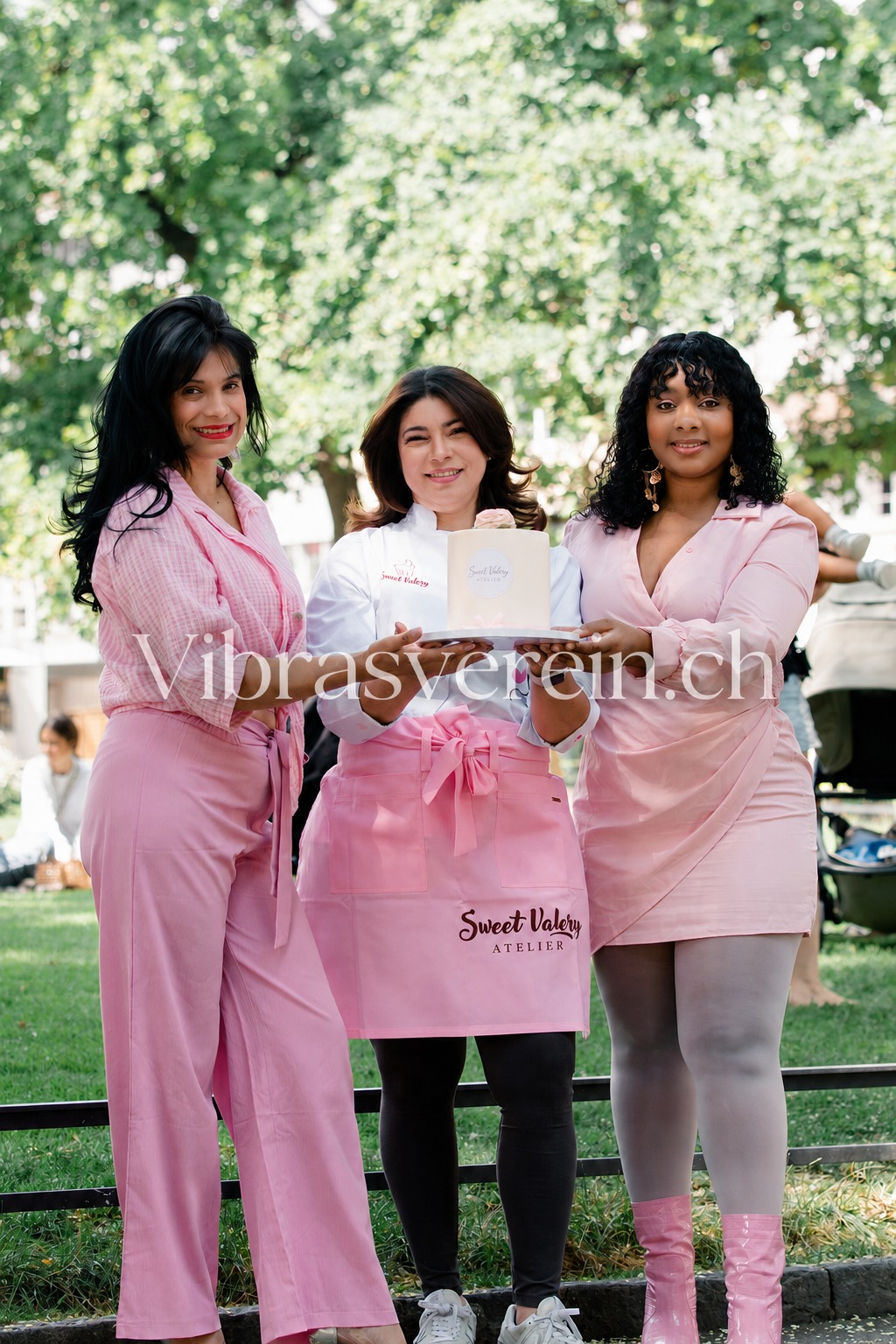 Sweet Valery Atelier junto al equipo de VIBRAS Verein